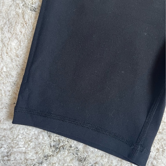 Lululemon Reversible Yoga Shorts (Size 6) - Picture 4 of 16